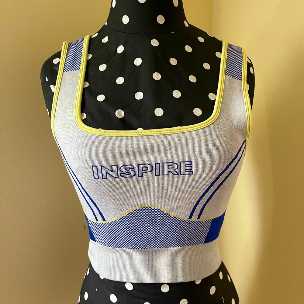 EUC sports bra & leggings. Like new. 🔝 & 👖